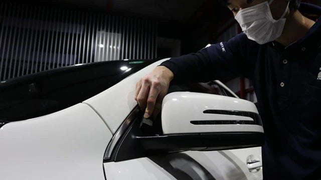 スポンジでのコーティング剤の塗り込み