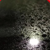 油膜や汚れが付着した窓ガラス