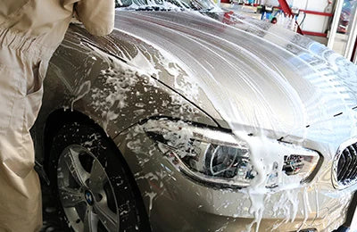 鉄粉除去前の洗車作業